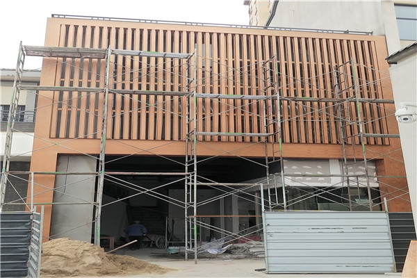 湖北襄陽創業街鋼構門頭1號色木紋漆施工